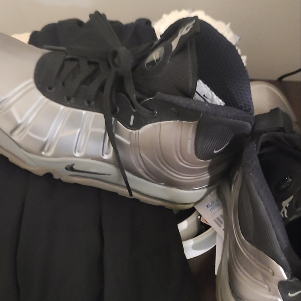 NIKE,10,GRAY AND BLACK